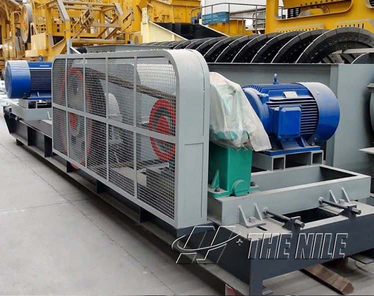 Double-Geared Roller Crusher in Factory